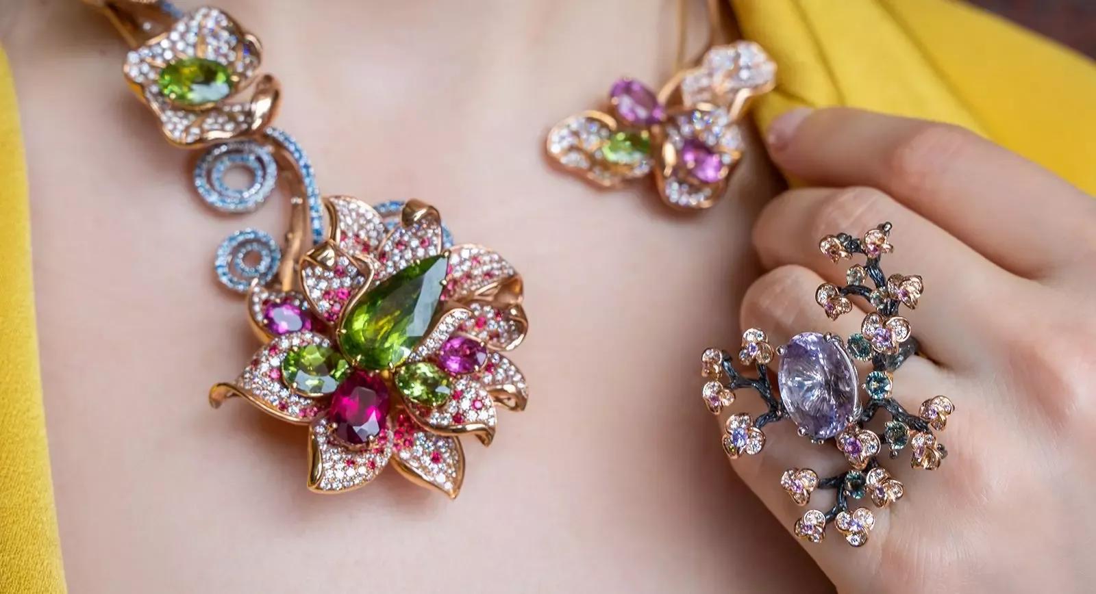 article_page_Caratell_necklace_banner.jpg